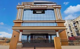 Super Townhouse Koyambedu