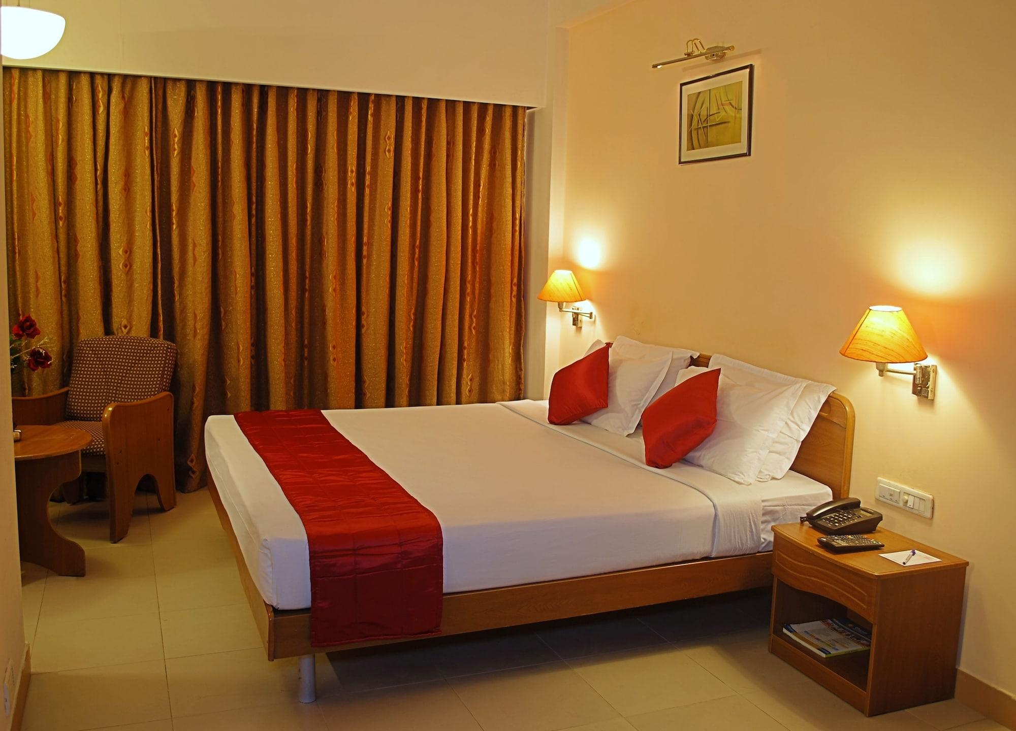 Super Townhouse Koyambedu Hotel Chennai Exterior photo