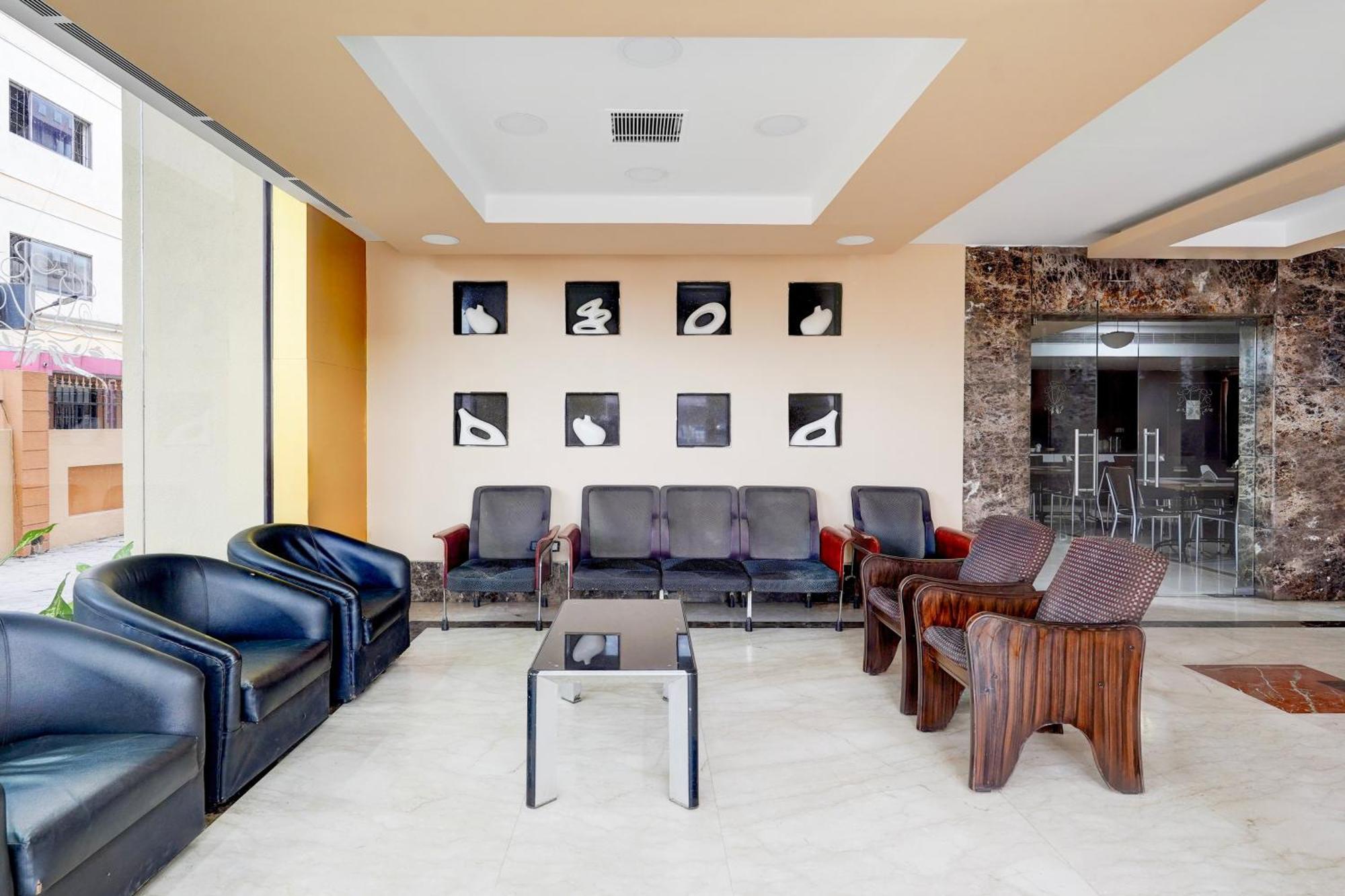 Super Townhouse Koyambedu Hotel Chennai Exterior photo