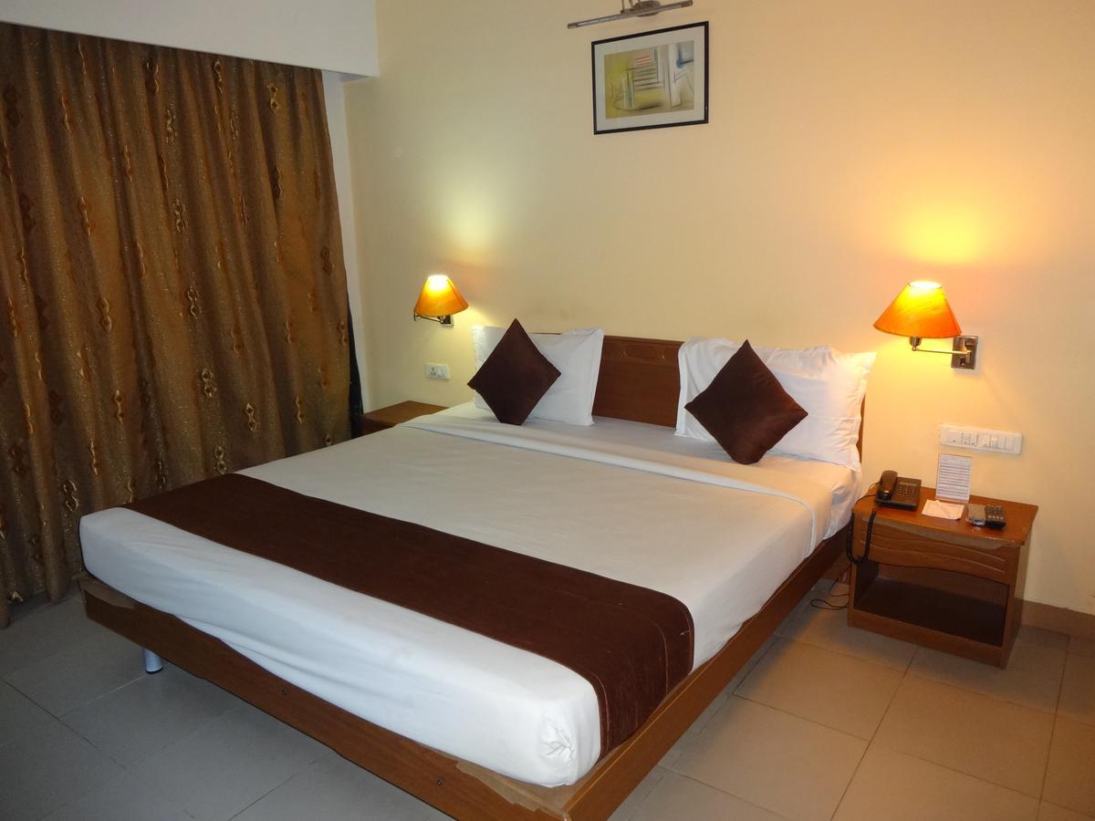 Super Townhouse Koyambedu Hotel Chennai Exterior photo