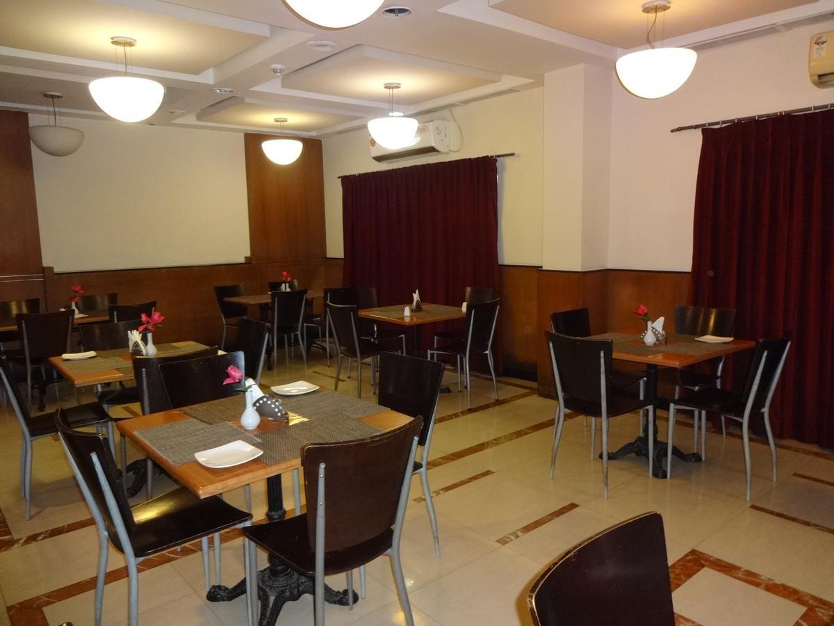 Super Townhouse Koyambedu Hotel Chennai Exterior photo