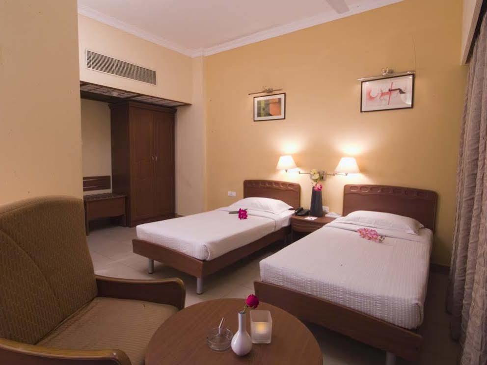 Super Townhouse Koyambedu Hotel Chennai Exterior photo